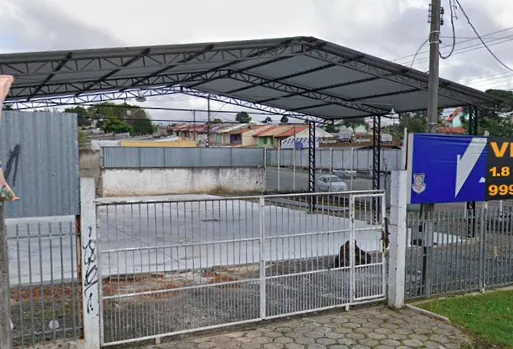 Cobertura metálica para loja de veículos em Curitiba